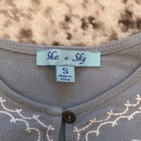 🌼 she & sky 🌼 blue/gray embroidered peplum top - Picture 4 of 5